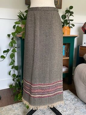 Sag Harbor Wool Woven Straight Skirt Fringe Bottom 10 Back Slit Midi Length